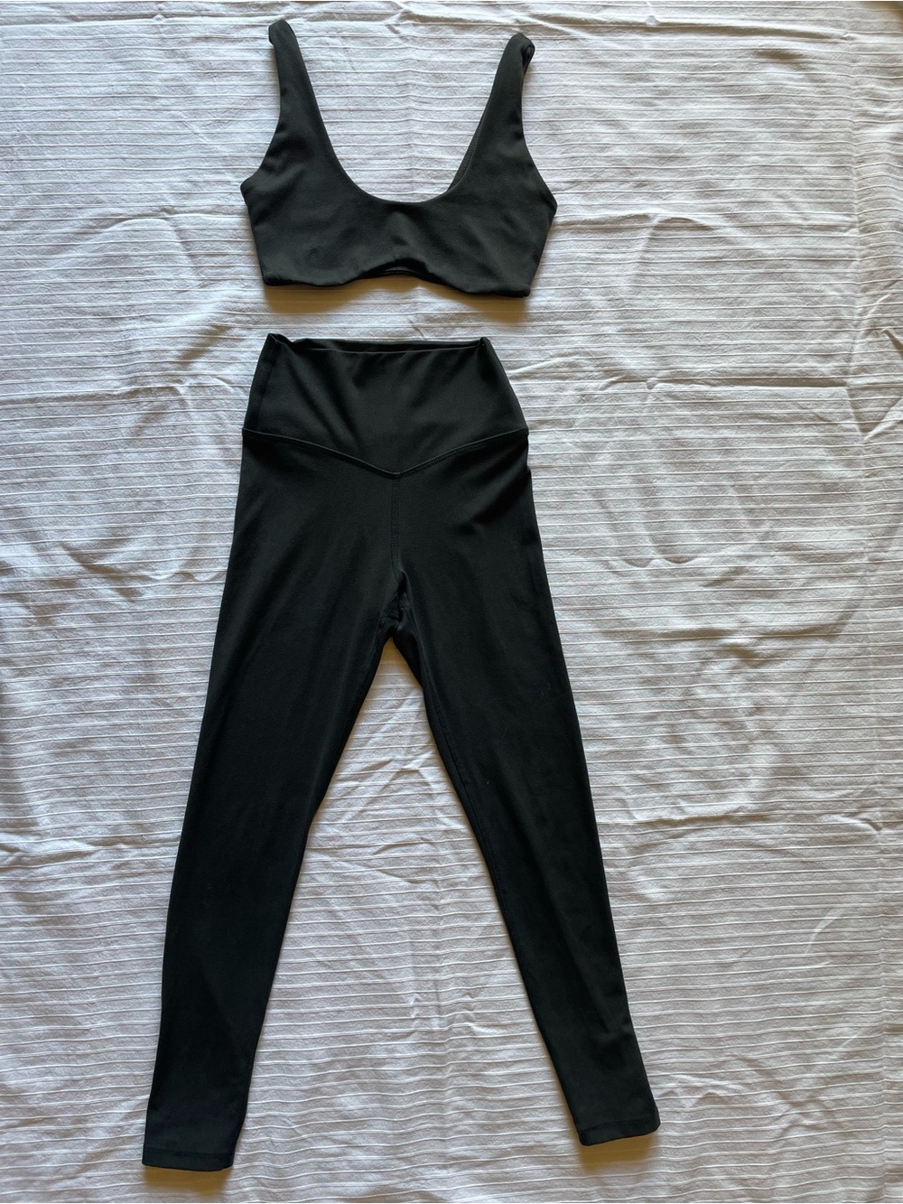 Joah Brown Dark Forest Green/Black Scoop Sports Bra and High-Waist Leggings Set